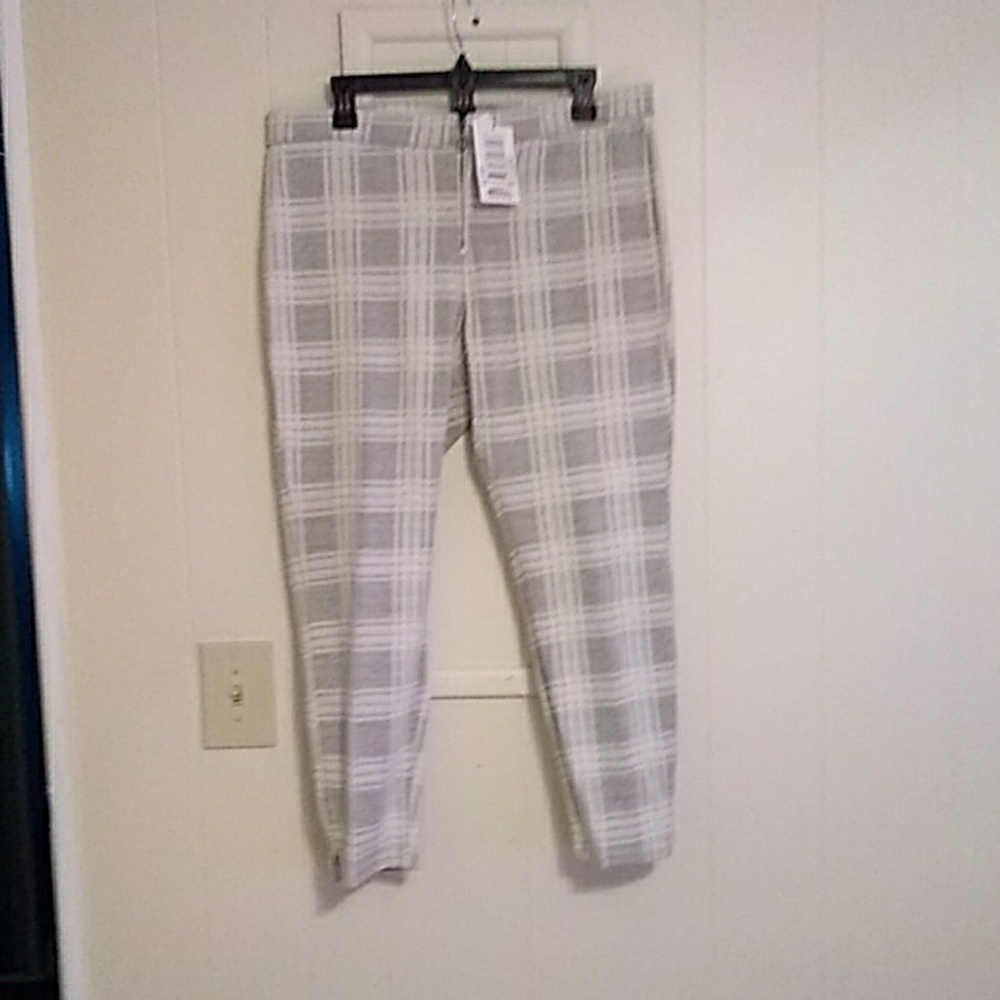 NWT  HUE Grey & White plaid pants.